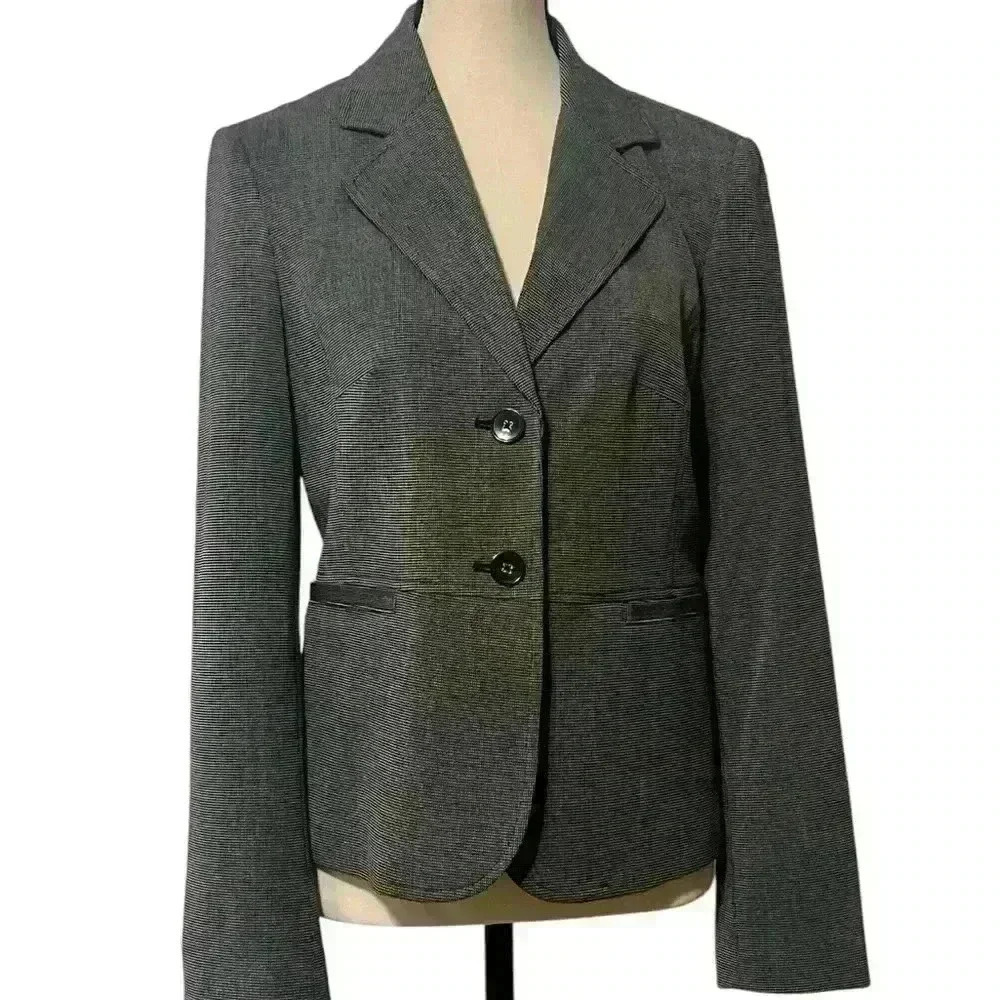 Charter Club Women’s size 6 black and white the Blaise’s, black buttons. Classic - Picture 1 of 10